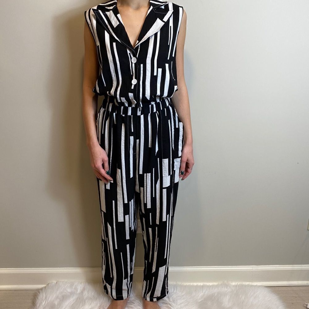 One one six printed sleeveless collared jumpsuit size M